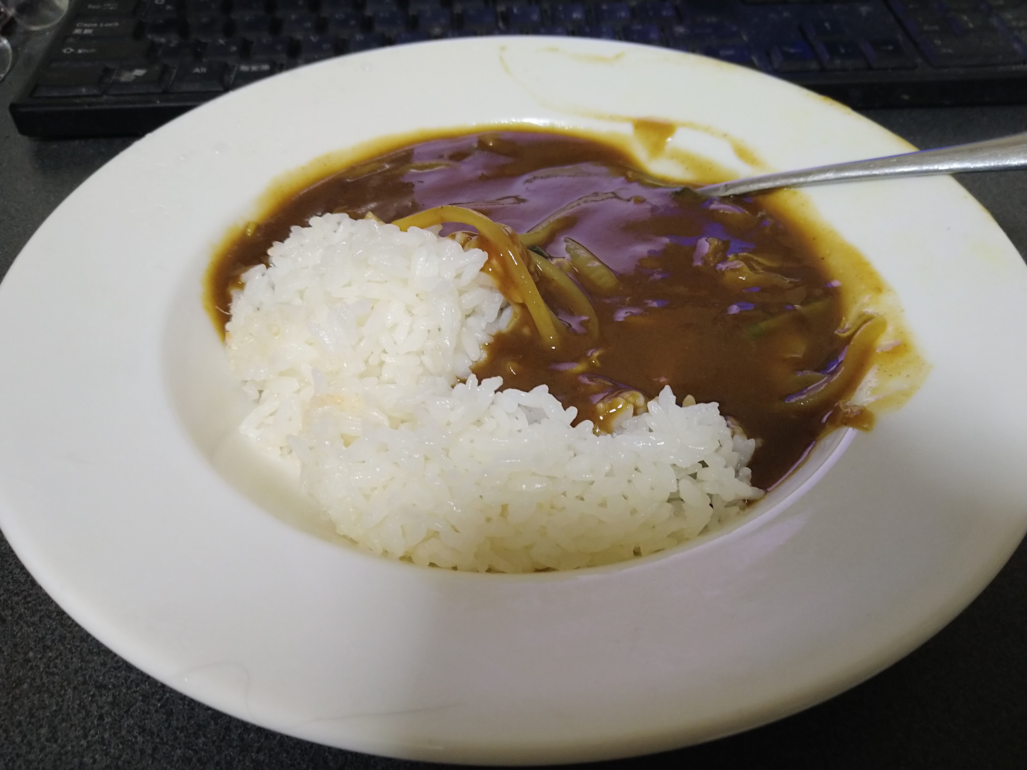 ほぼ毎日毎食セブンイレブンの中辛カレーを、肉野菜を入れて煮て食べる生活（NetwingsJ） | ネットウイングス