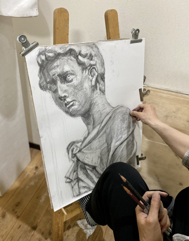 大人 デッサンの様子です 絵画教室 Atago Art Lab あたごラボ 大人 デッサンの様子です 絵画教室 Atago Art Lab あたごラボ