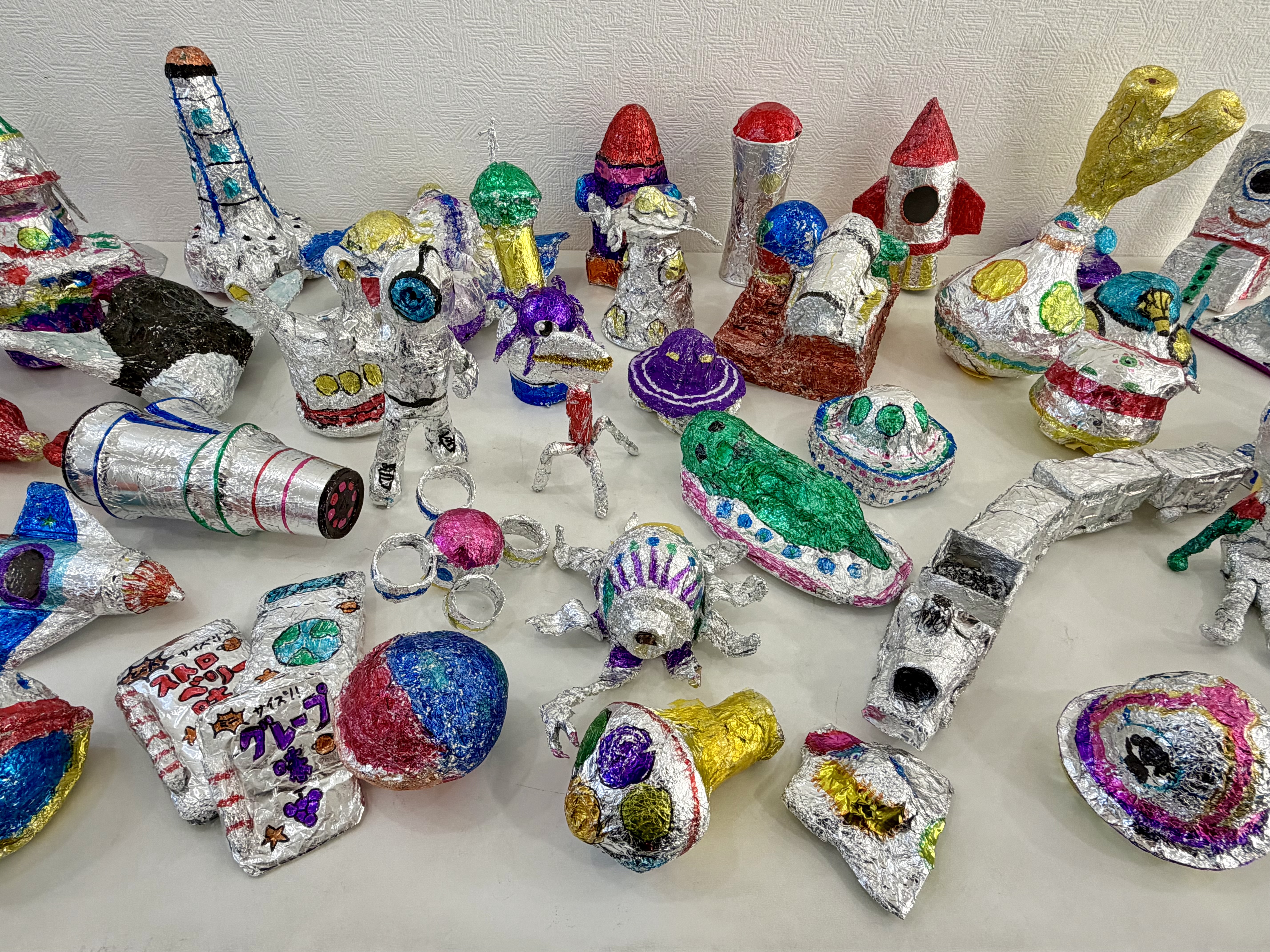 小学生》🪐宇宙をつくろう🚀 | 絵画教室【ATAGO ART Lab.／あたごラボ】