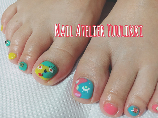 ピカソネイル フットネイル Nail Atelier Tuulikki