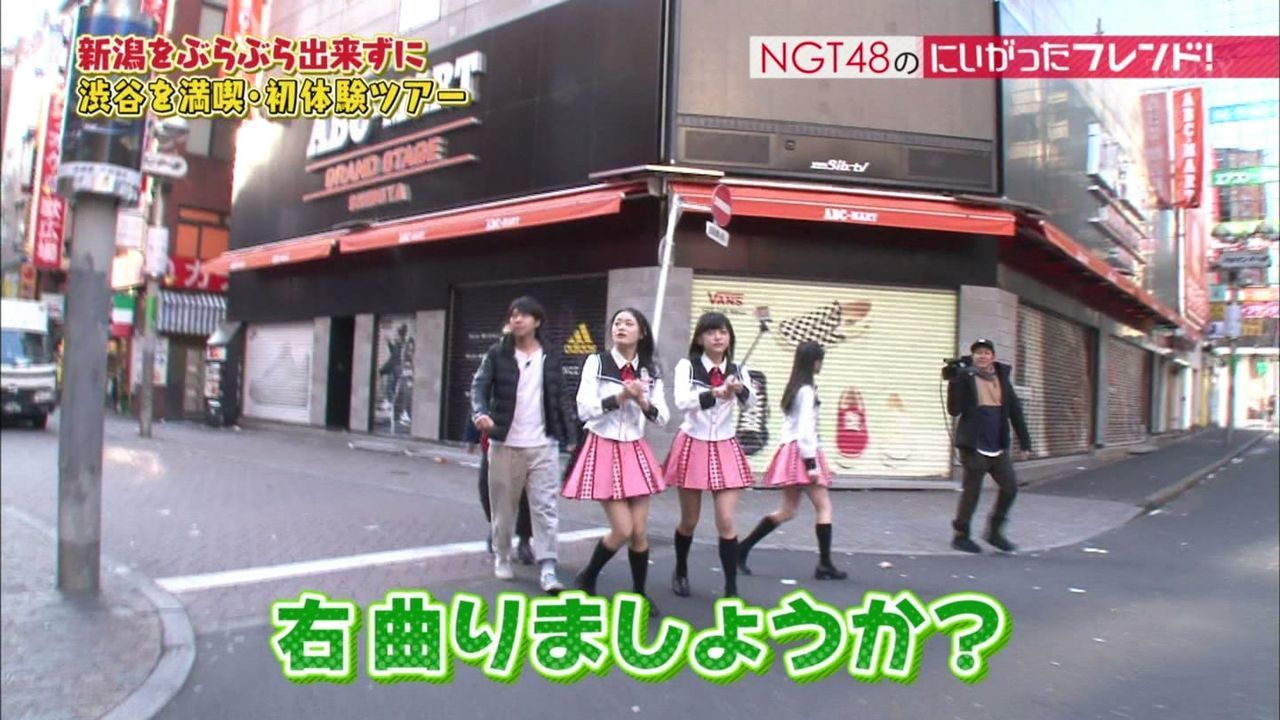 【値引可】NGT48  アイカブ　缶バッチ（直筆サイン入り）菅原りこ❷ Blue rose」を披露する長谷川玲奈、菅原りこ、北原里英、西村菜