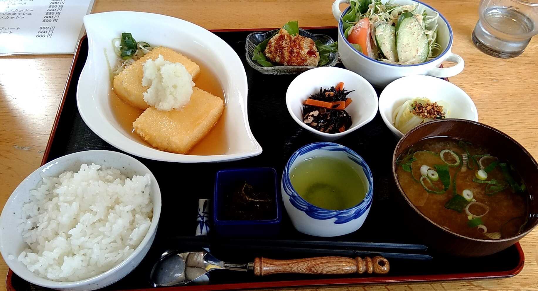 喫茶もん』。高山市国府町にあってヘルシーなランチがおすすめのカフェ