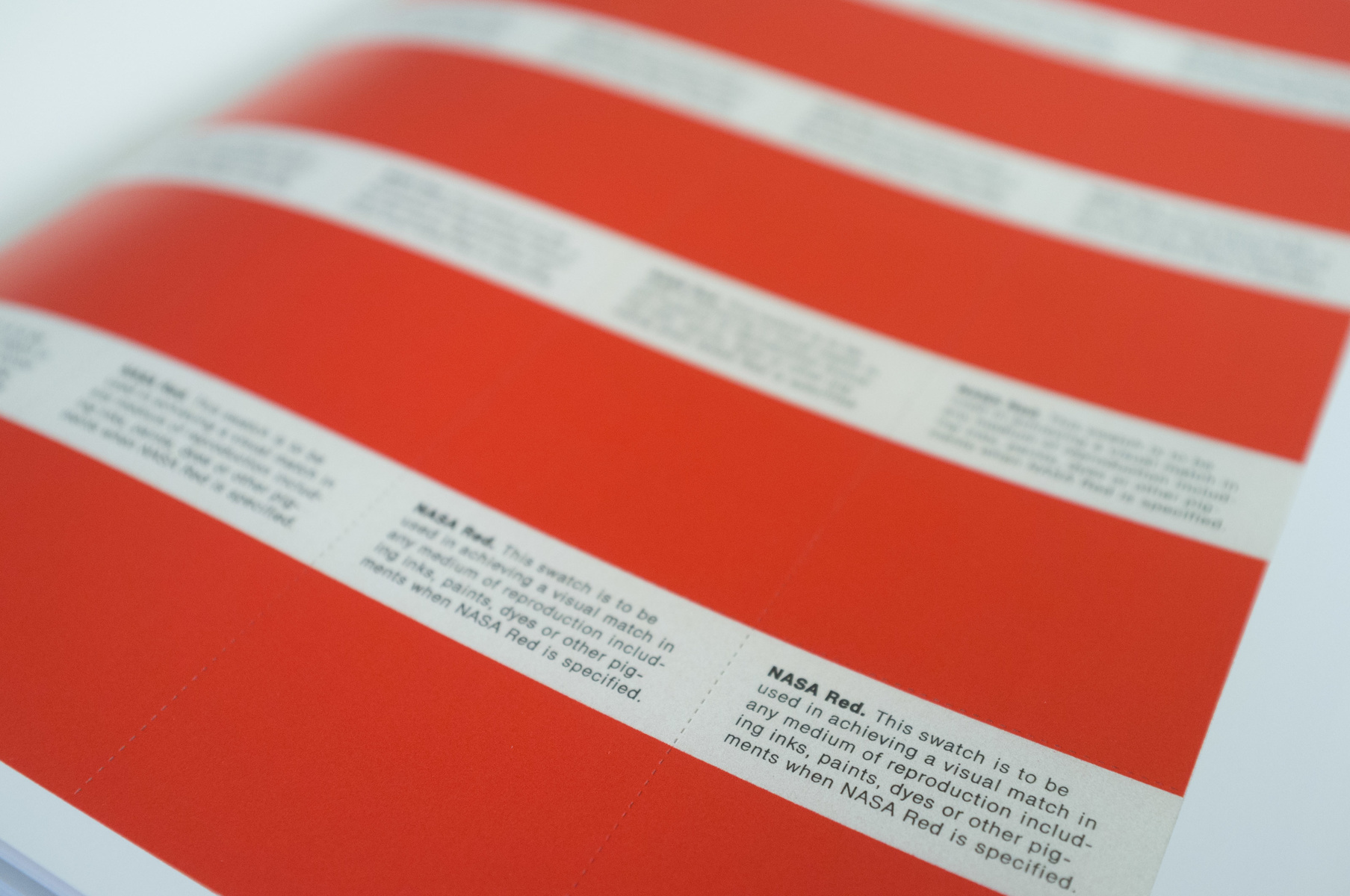 NASA グラフィックスタンダードマニュアル 伝説のマニュアル「NASA Graphics Standard Manual」が復刻