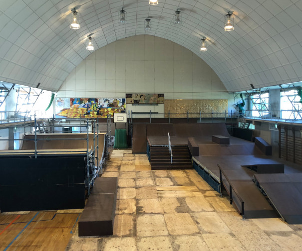 取り壊されるスケートパークの壁 Hivision