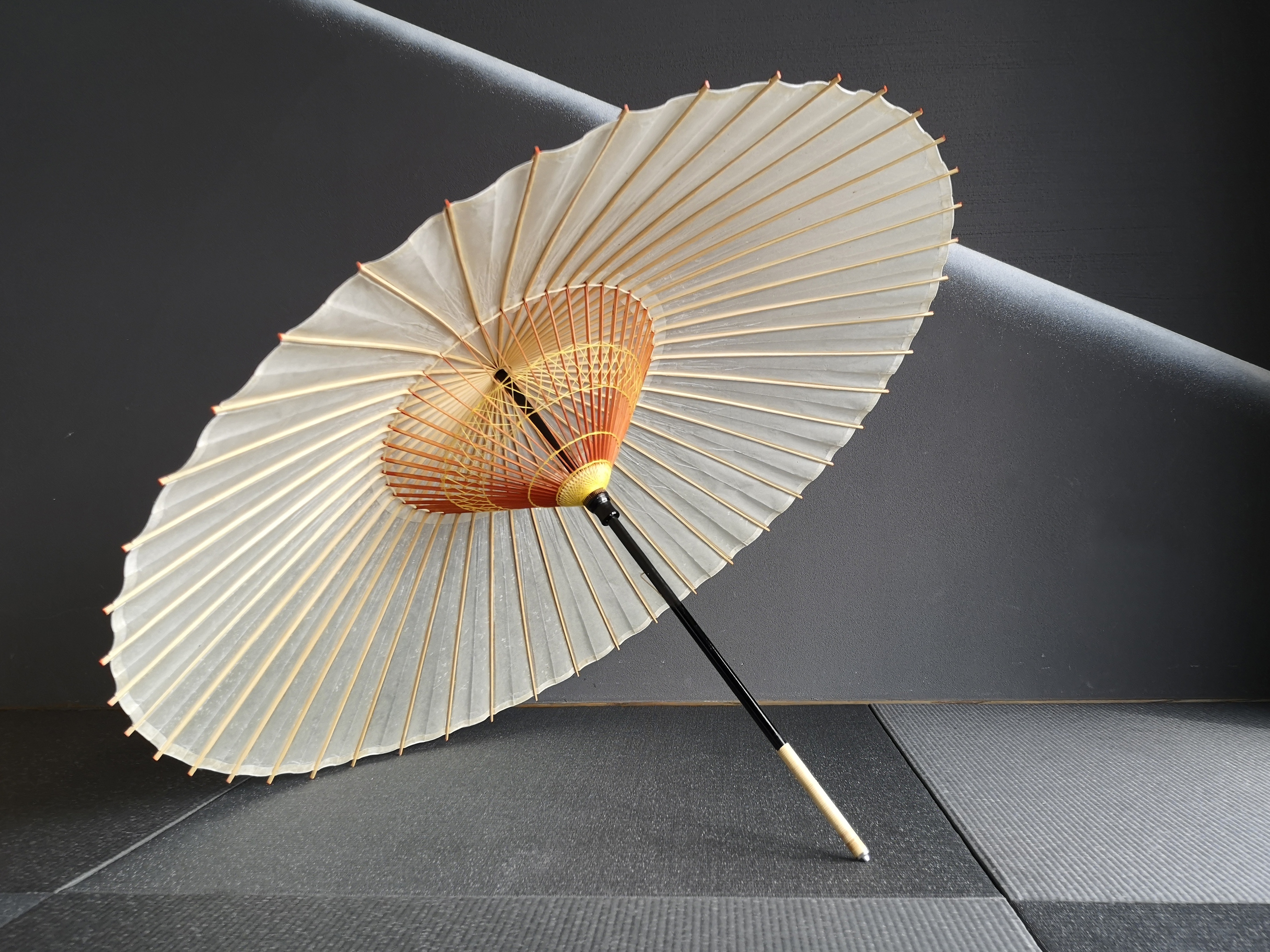 山中和紙の和傘「蛇の目傘」 | 「美しの紙展」公式ホームページ