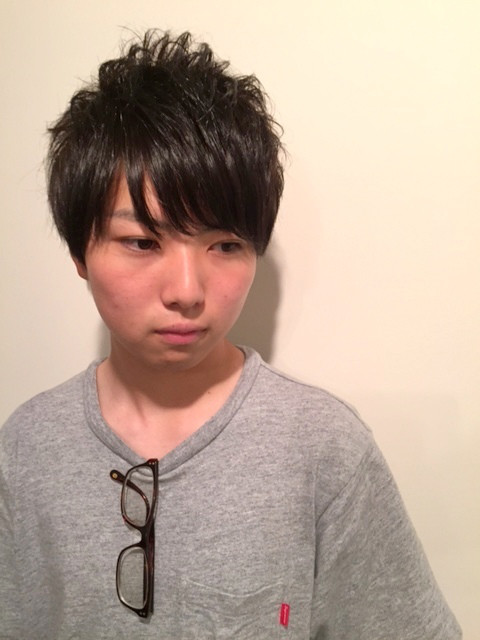 松山マッシュヘアって人気やけど どんな髪型 最近多いマッシュの形ってどんなの O R E N C H I Men S Hair 松山市 メンズカット メンズヘア 専門 美容室 理容室 眉毛カット シェービング メンズパーマ ヘッドスパ 眉毛 マッシュ フェード ヘアスタイル