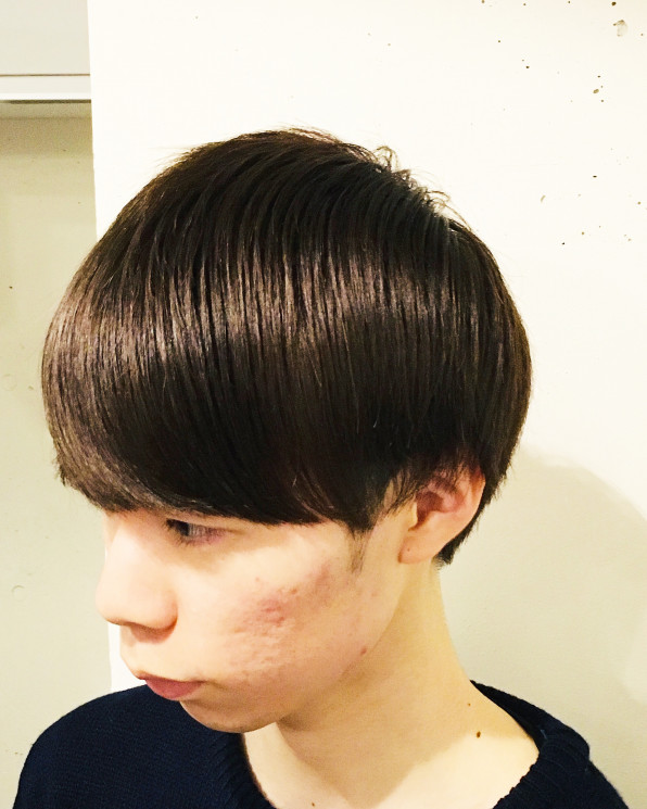 マッシュヘアでストレートもしくはパーママッシュスタイルどちらが似合うか O R E N C H I Men S Hair 松山市 メンズ カット メンズヘア 専門 美容室 理容室 眉毛カット シェービング メンズパーマ ヘッドスパ 眉毛 マッシュ フェード ヘアスタイル