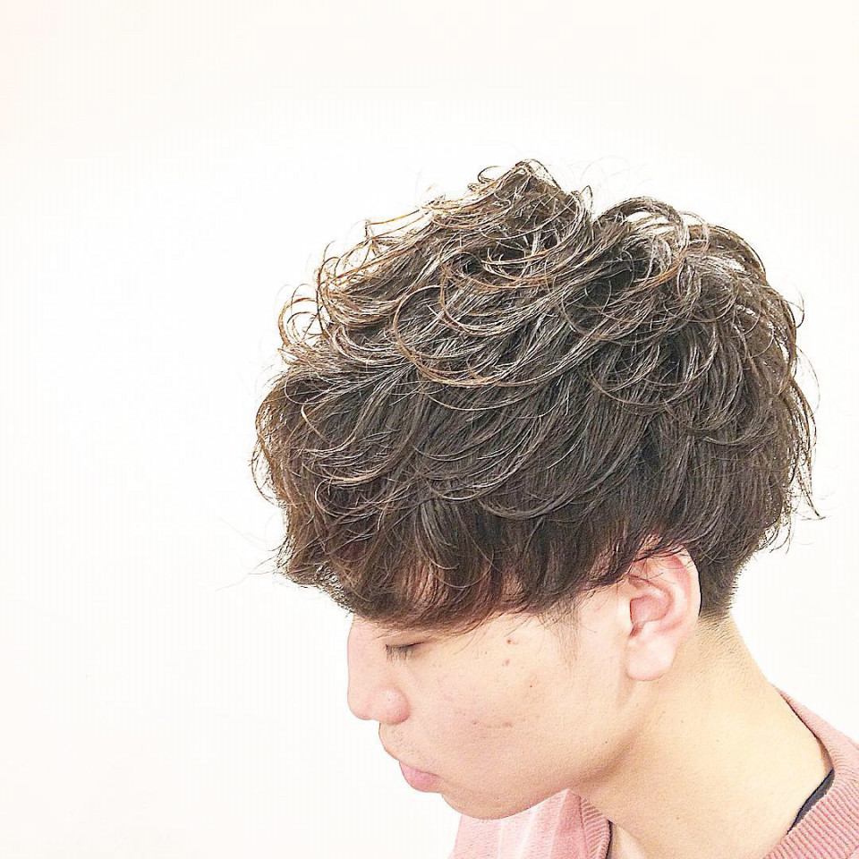 前下がりフェザーマッシュにパーマをｏｎ ふわっとお洒落に Orenchi Mens Hair