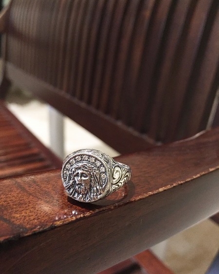 アクセサリー ANTIDOTE BUYERS CLUB Engraved Jesus Ring ANTIDOTE BUYERS CLUB Engraved Jesus Ring