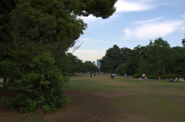 これは監督も色合いを緑にしたくなる 新宿御苑 せいぶつへいきと写真