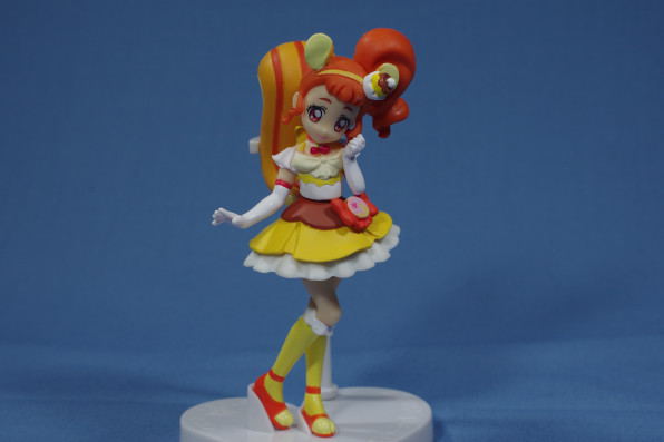 キラキラプリキュアアラモード キューティーフィギュア ２キュアカスタード せいぶつへいきと写真