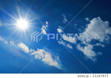 真夏の太陽と青空 写真と暮らしと