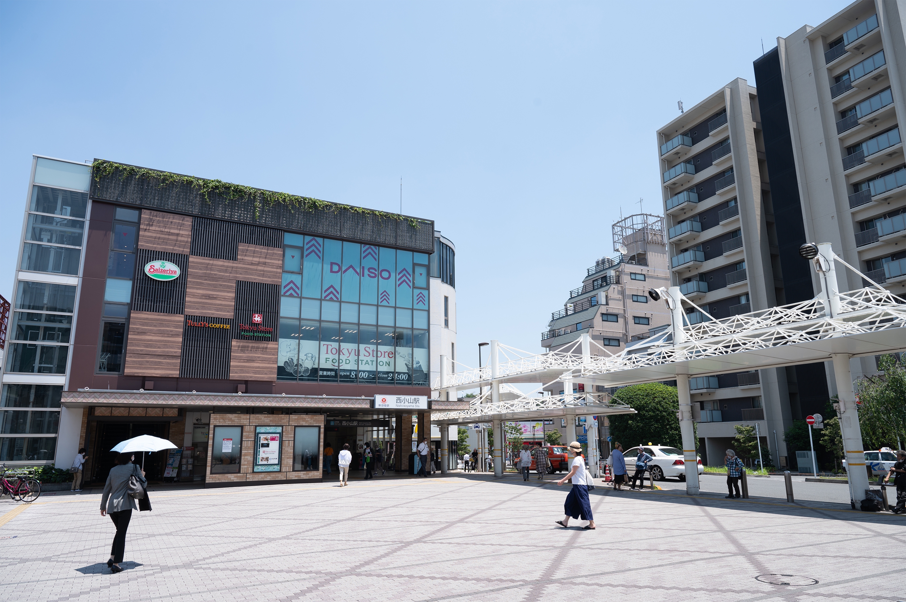 小西保文　写真 踏切🚦】西武国分寺線ふっくら踏切と旧小田急車両✨西武2000系が
