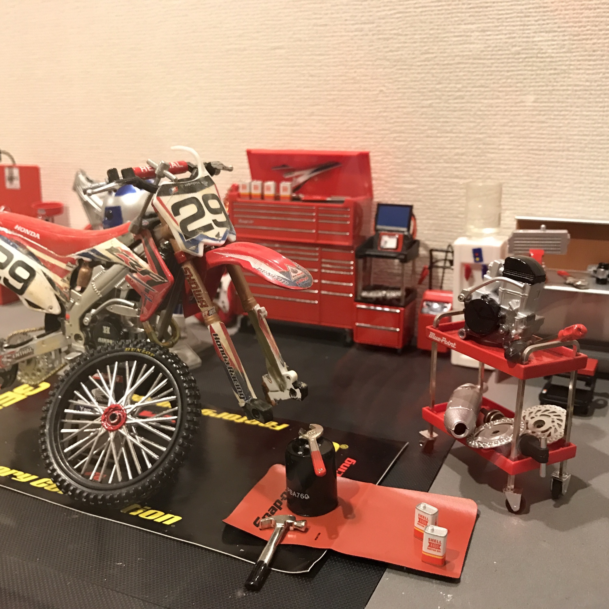 1/24自作バイクガレージジオラマ「真ちゃんのカスタム街道2」 - 模型/プラモデル