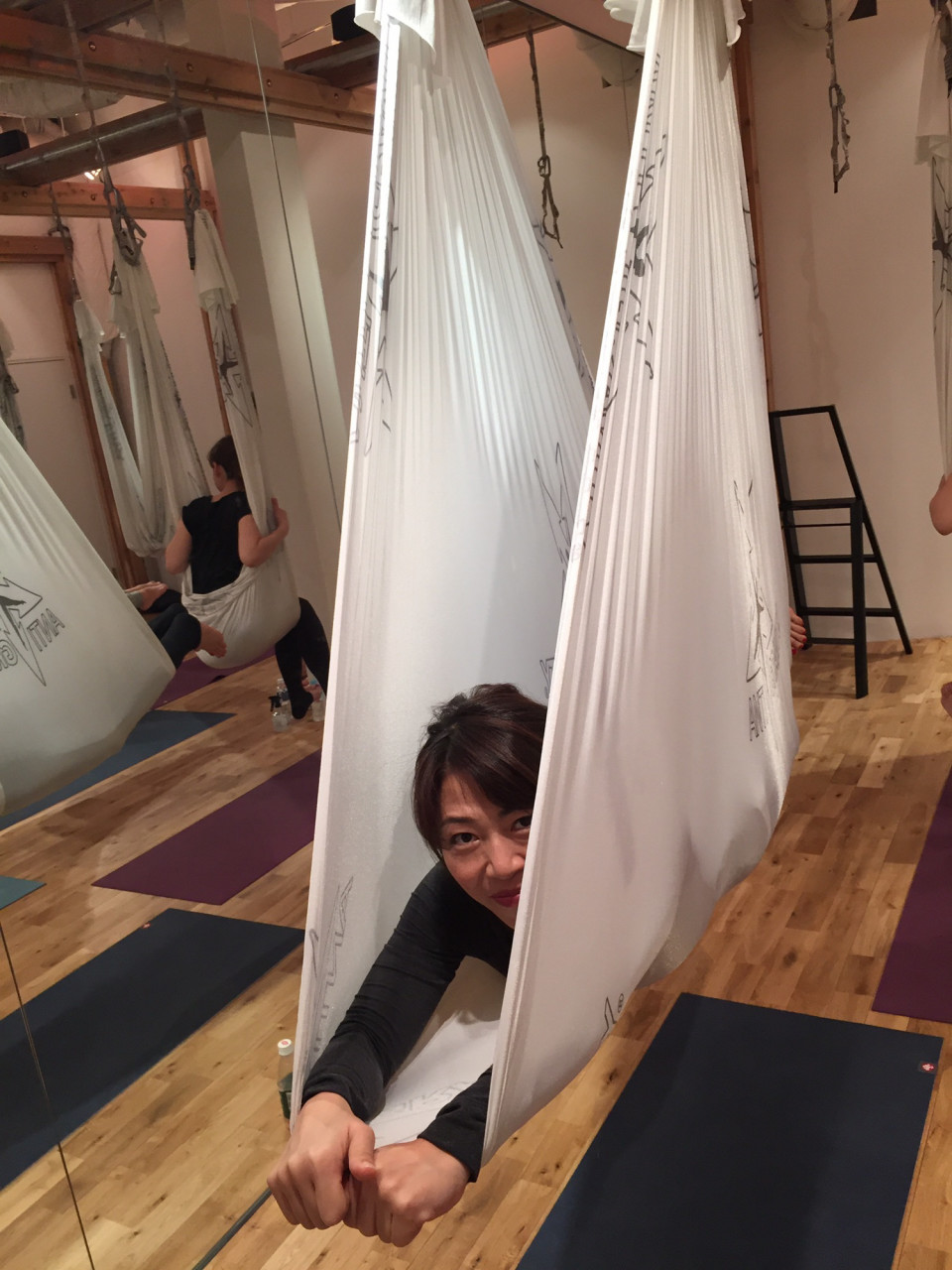 脇腹が筋肉痛に エアリアルヨガ 横浜 戸塚 のエアリアルヨガ ヨガスタジオ Blooming