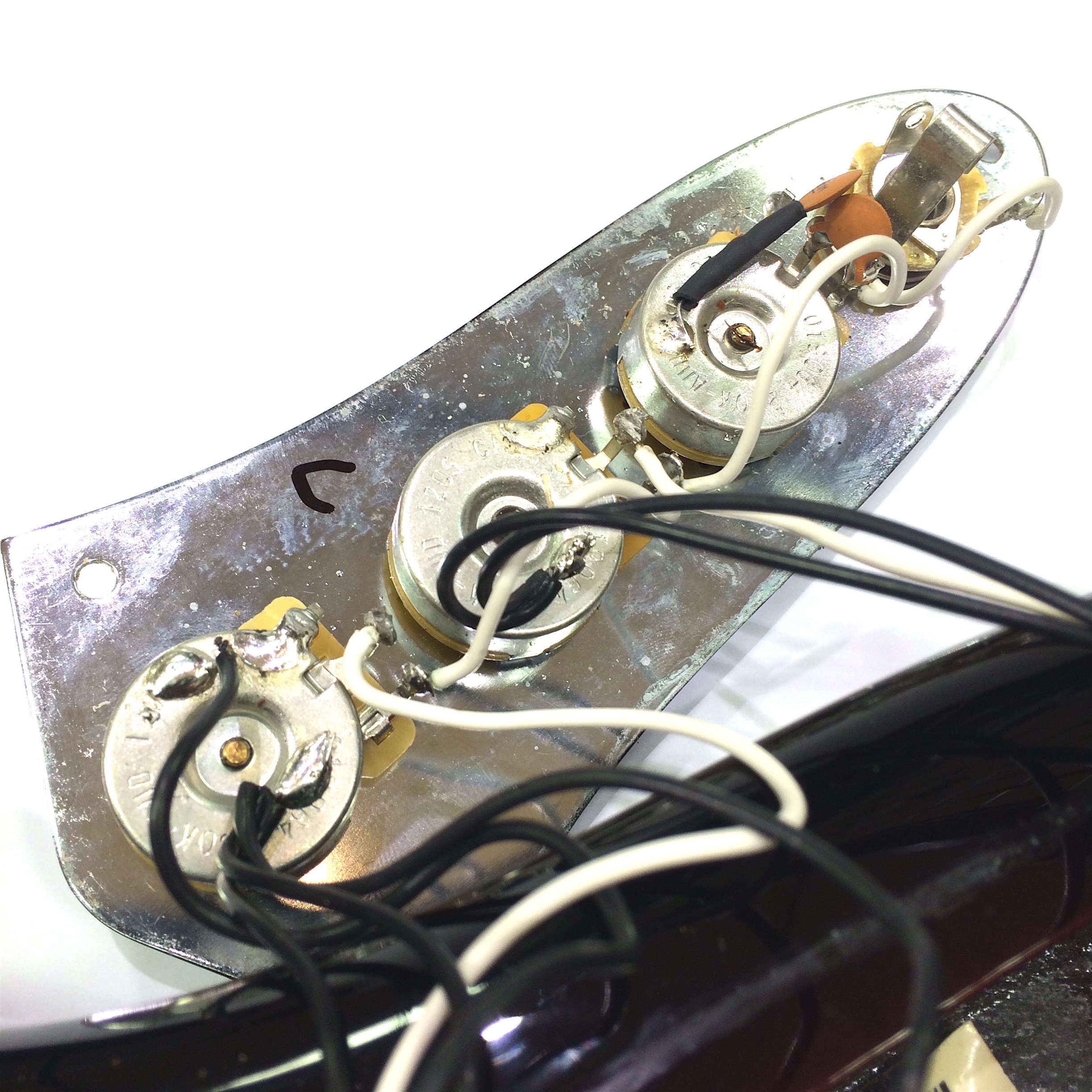 Fernandes LE-1Z (その2) PU交換 | ギターいじりは楽しい！