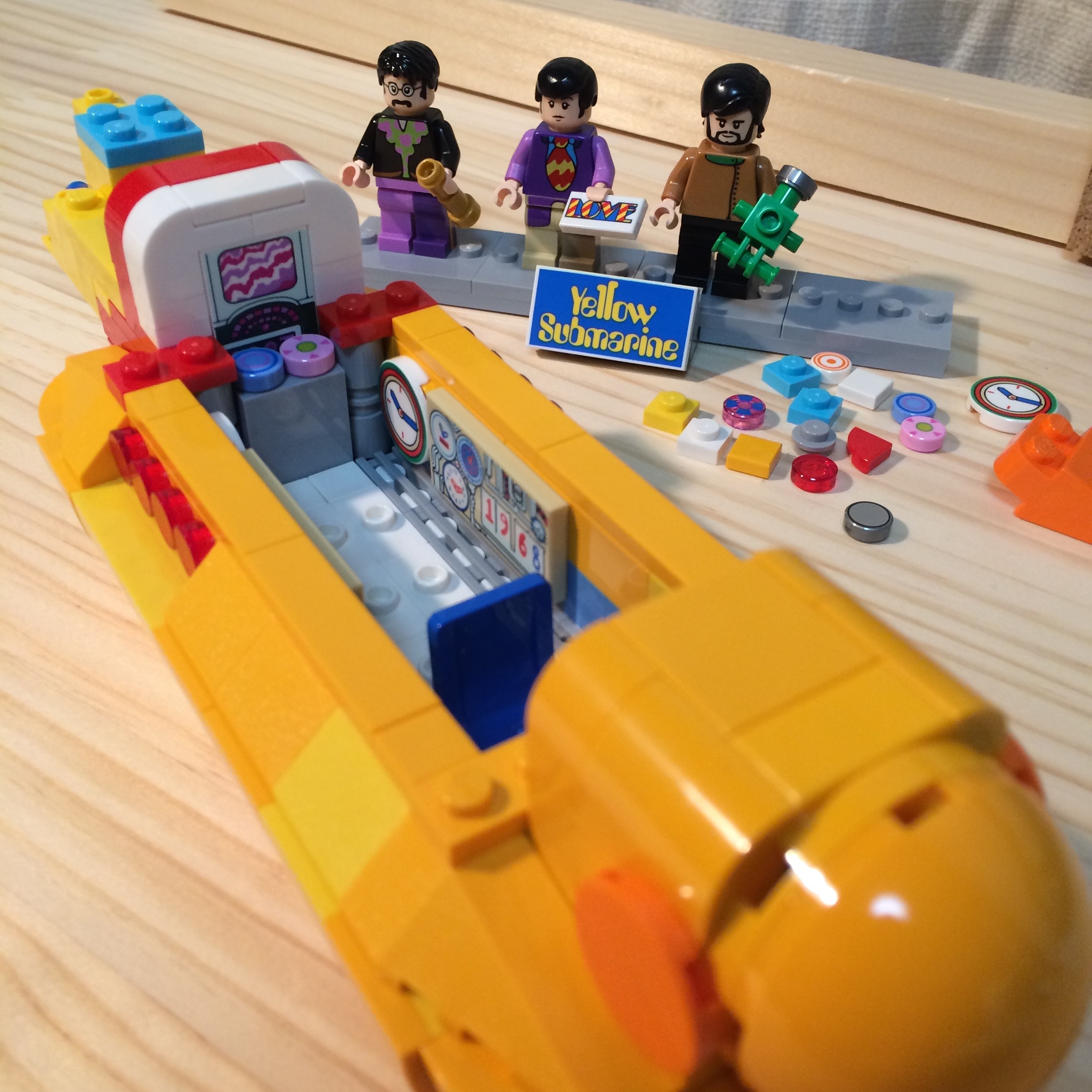 The Beatles Yellow Submarine LEGO 21306 | Hell Near Effect Board