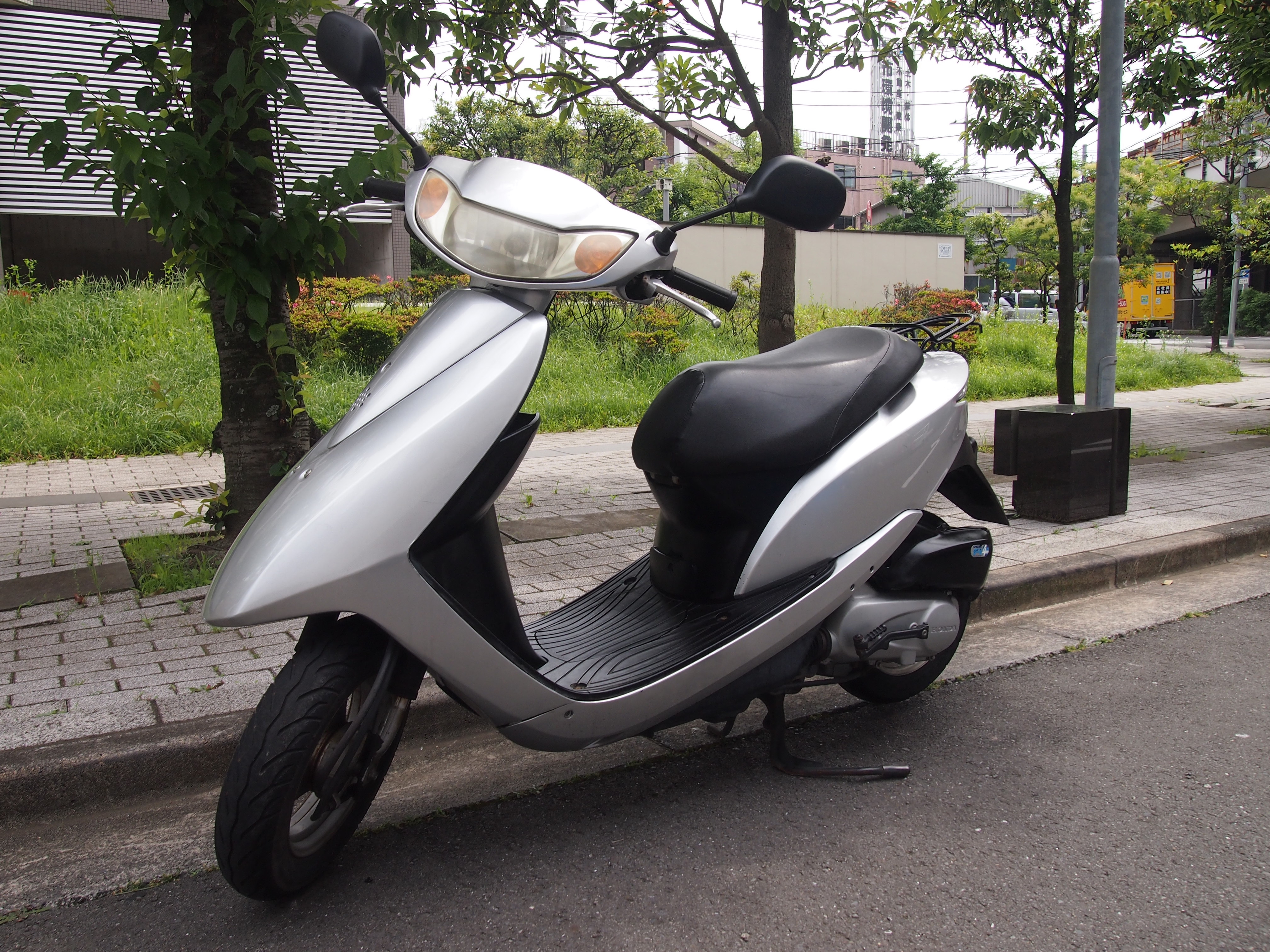 コロナ対策　通勤通学　ディオ　ＦＩ　低燃費　ＡＦ６８　today 売約）低燃費車ディオFi（銀）AF68「デリバリー向き」 | 原付問屋