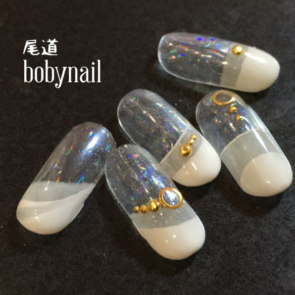 シンプルな変形フレンチネイル 尾道 ネイルサロン Bobynail