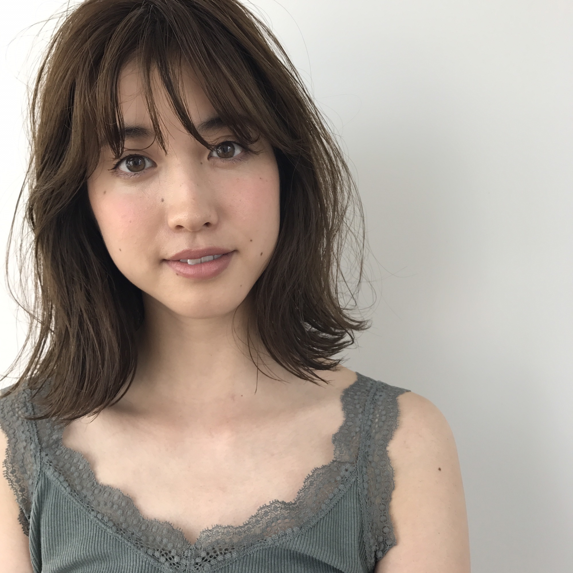 レミー人毛100%✨Ｉ型シルクスキン総手植え地肌✨吉岡里帆❣️艶髪！ミディアム✨ - ウィッグ/エクステ