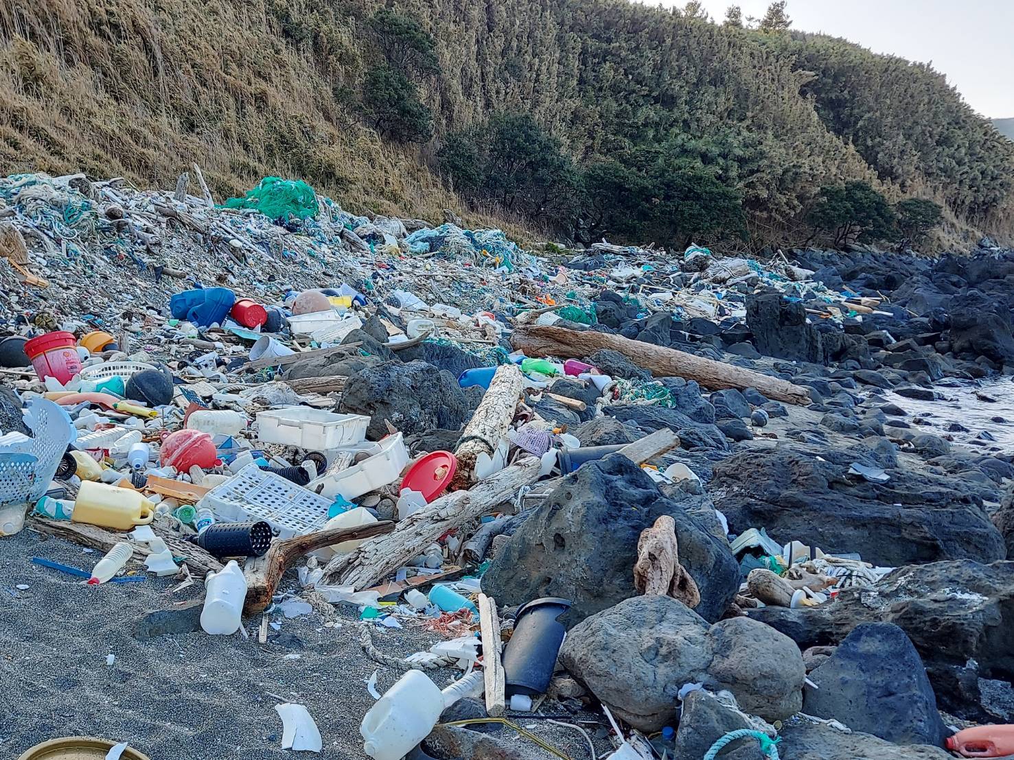 海洋プラスチックから生み出した工芸品 | くちのえらぶ商店