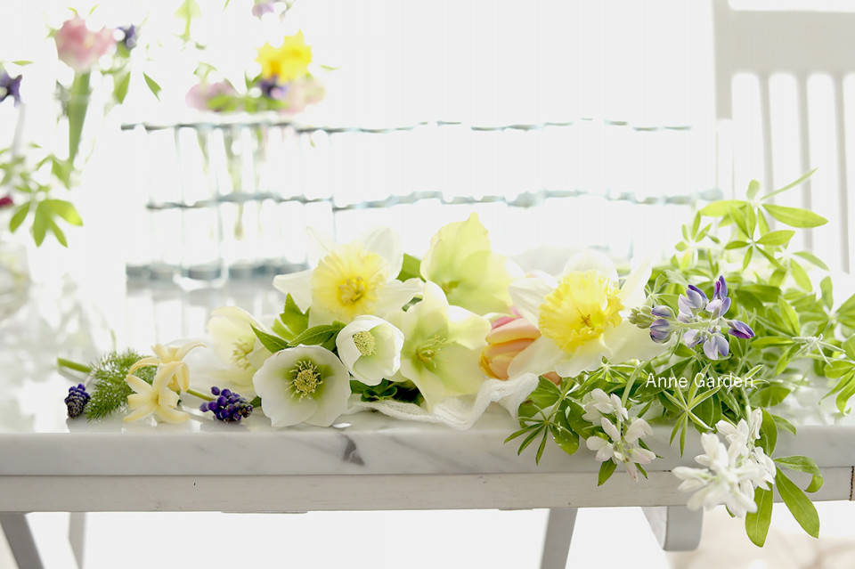 Vase D Avril ツェツェの 4月の花器 で春の花をアレンジ 花と犬のbonne Idee