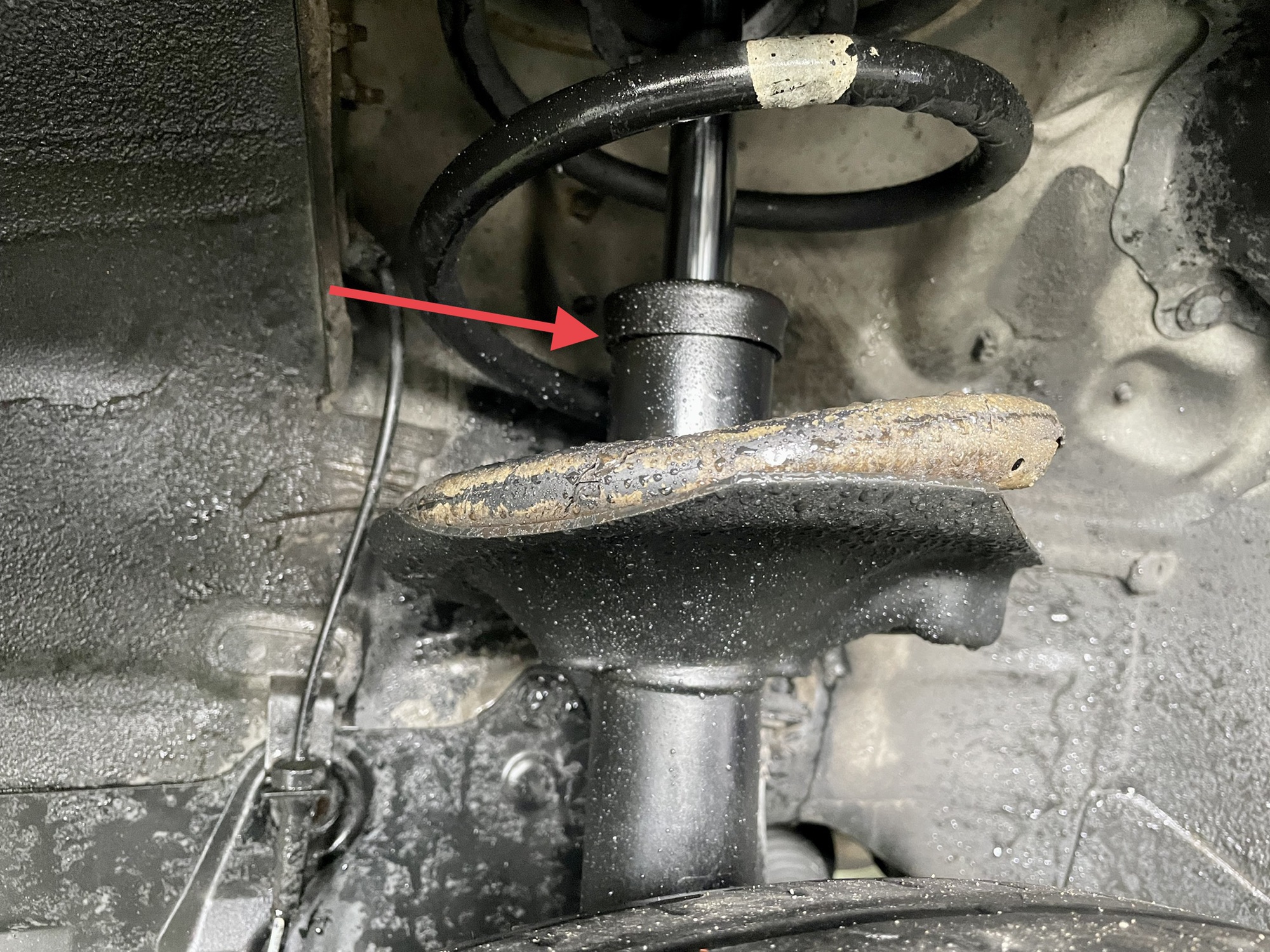 エクストレイル ショックアブソーバー交換 リサイクルパーツにて オートサービスイトウ