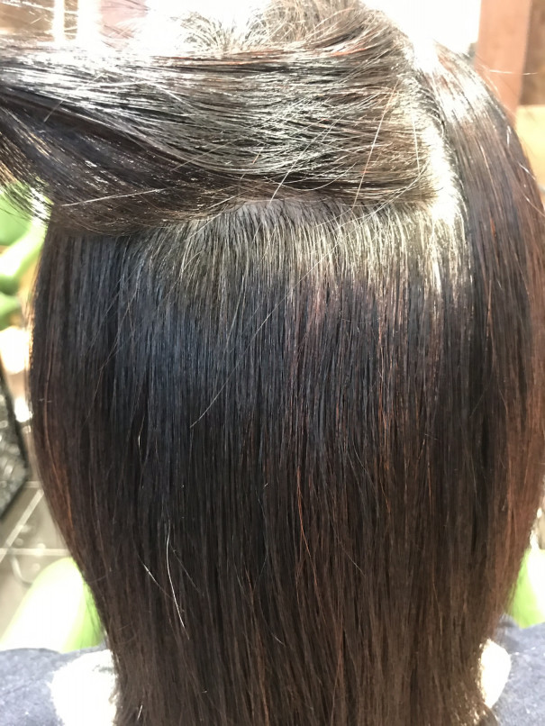 ヘアマニキュアをしてるお客様の縮毛矯正 成田市 白髪染め オーガニックカラー 美容室 Hatahair ヘアマニキュアをしてるお客様の縮毛矯正 成田市 白髪染め オーガニックカラー 美容室 Hatahair
