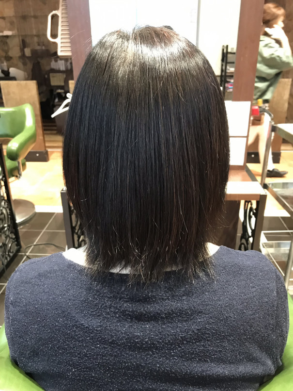 ヘアマニキュアをしてるお客様の縮毛矯正 成田市 白髪染め オーガニックカラー 美容室 Hatahair ヘアマニキュアをしてるお客様の縮毛矯正 成田市 白髪染め オーガニックカラー 美容室 Hatahair