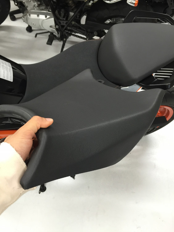 KTMdukeのシートを変えるべき3つの理由 | Life with KTM duke 390