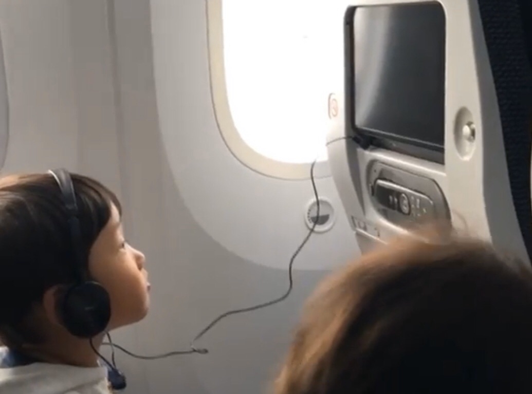 こどもの飛行機対策にFLYTOTを購入した話 | Enjoy Jakarta Life
