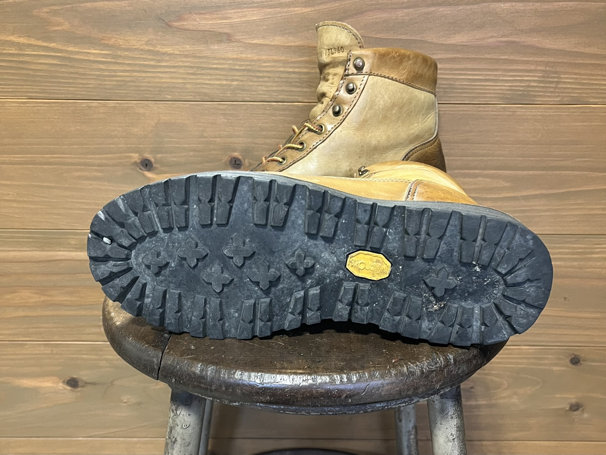 DANNER LIGHT 20th×オールソール交換 | MONONA SHOE REPAIR
