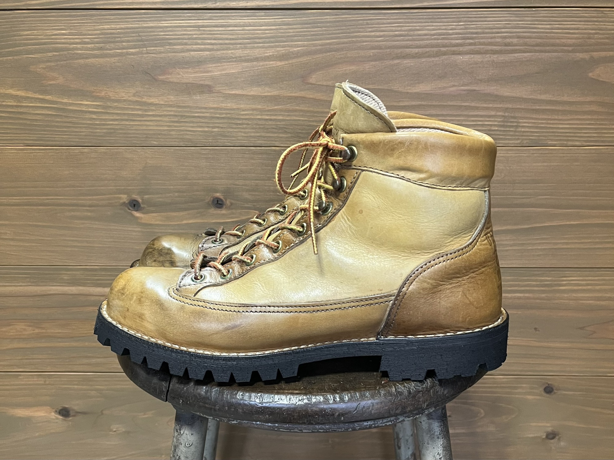 DANNER LIGHT 20th×オールソール交換 | MONONA SHOE REPAIR