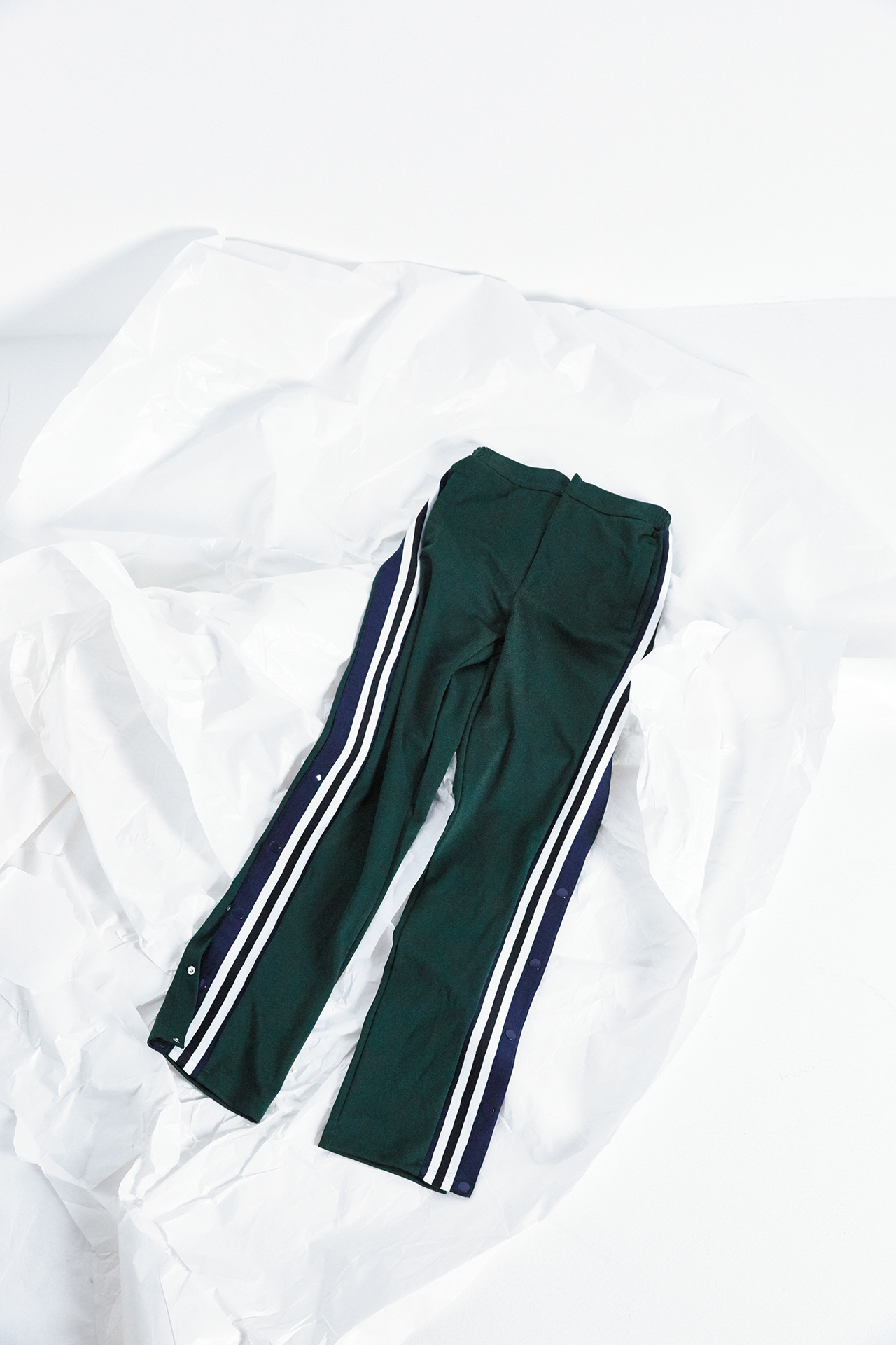 【MOUSSY STUDIOWEAR】ホワイトパンツ MOUSSY 8月25日(金) STUDIOWEAR 入荷のお知らせ | MOUSSY
