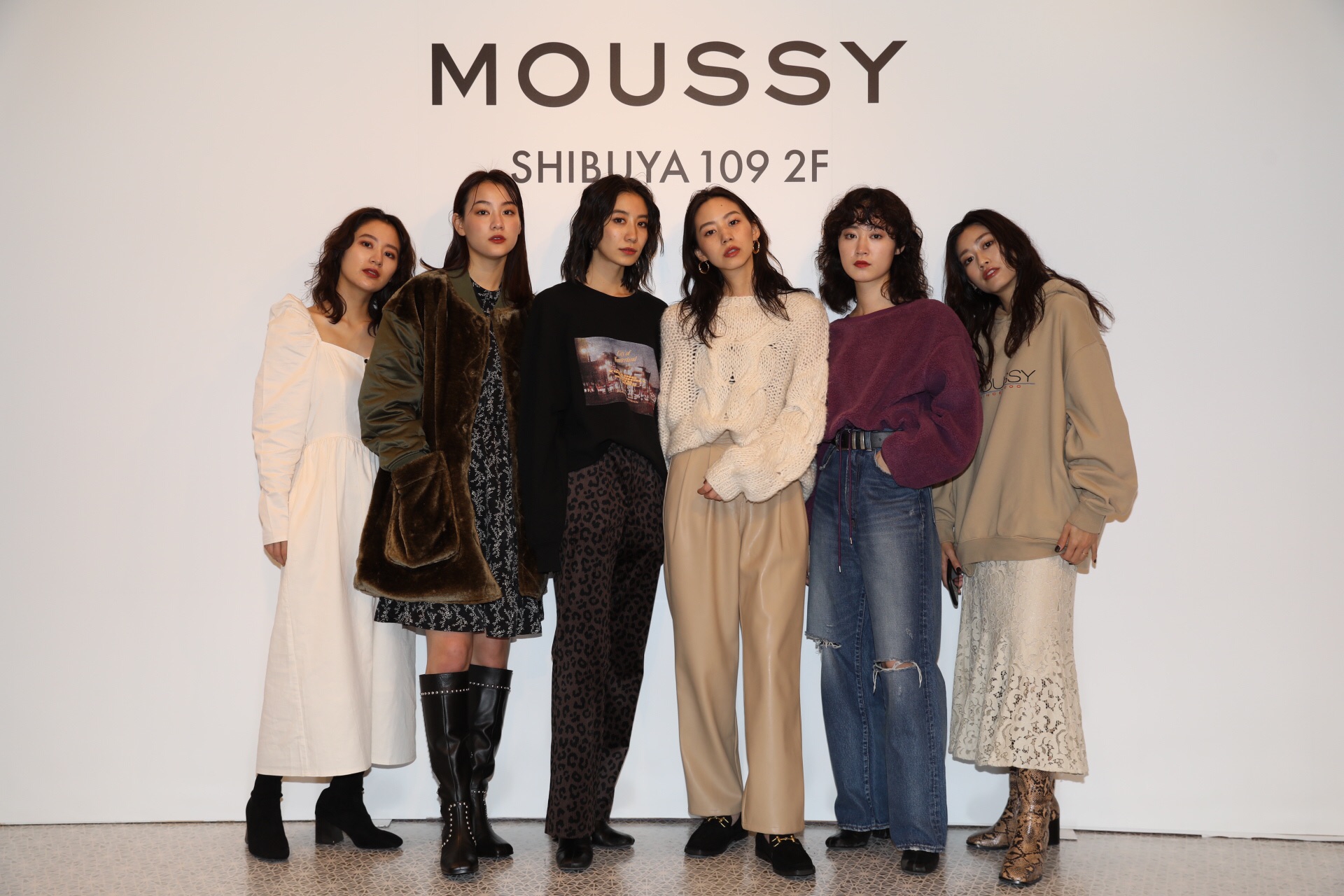 moussy 渋谷店限定トレーナー