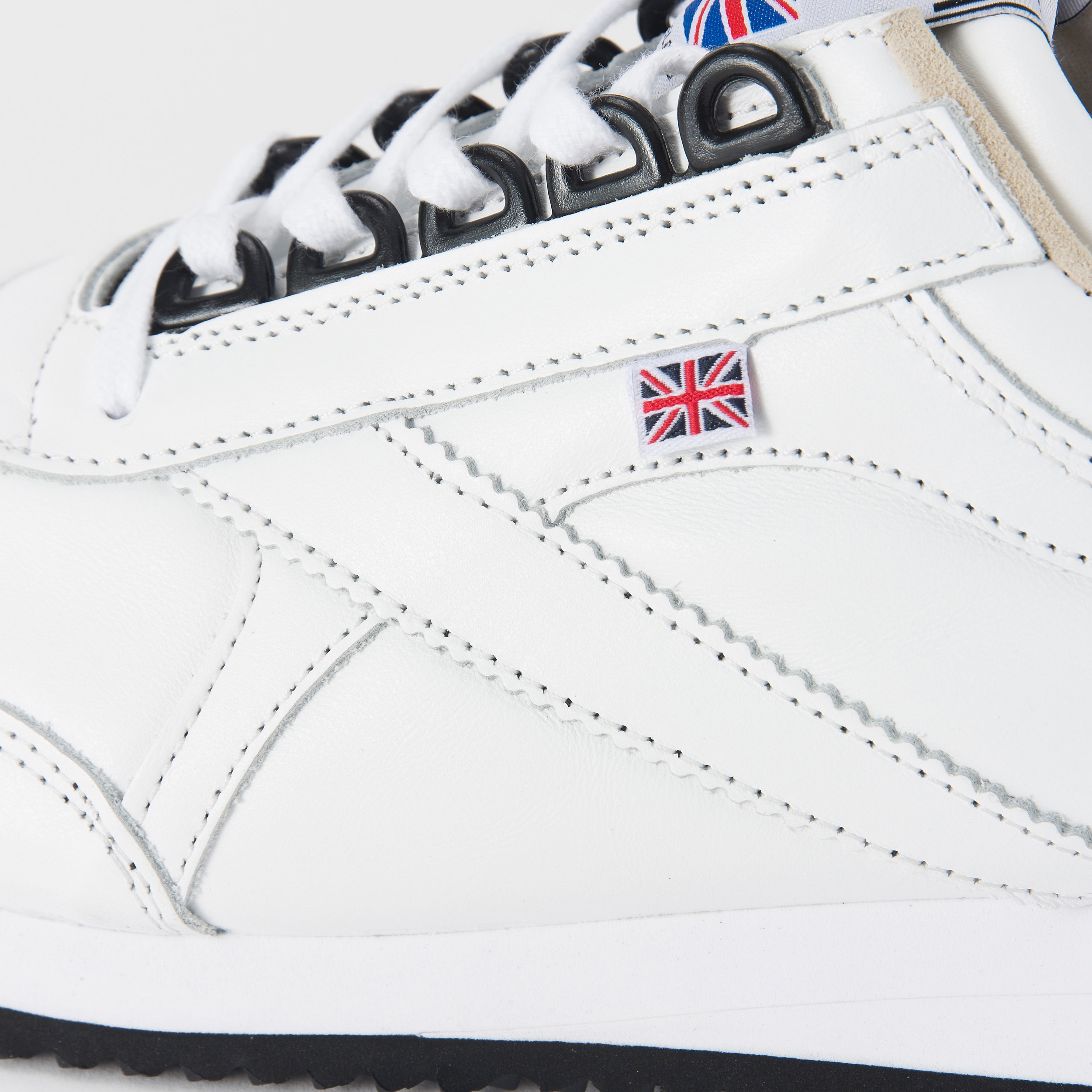 VOY50007 VOYAGER LEATHER WHITE | Walsh