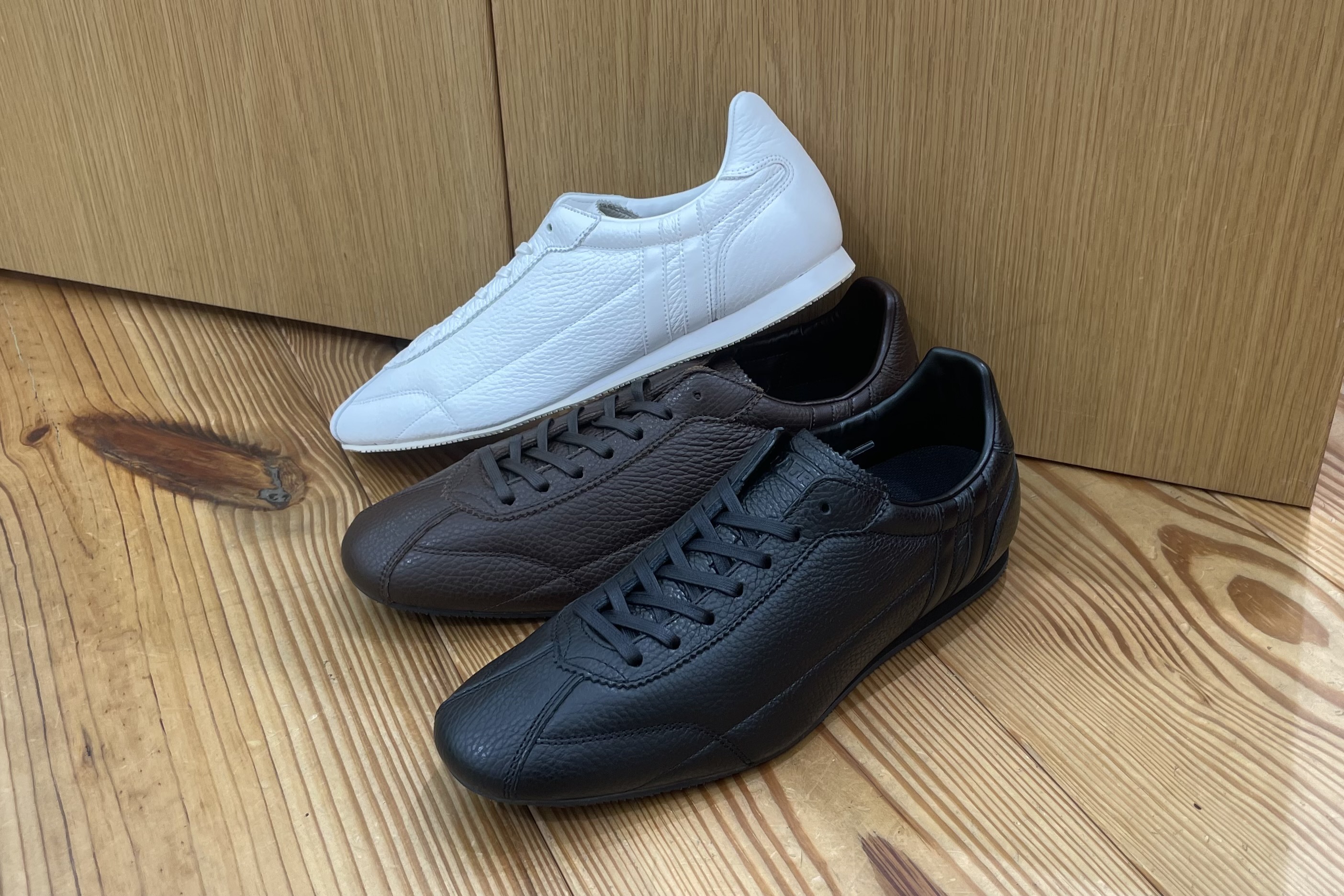 シンプルコーデにはこのモデル DATIA-GR BLK/CHO | パトリック【公式