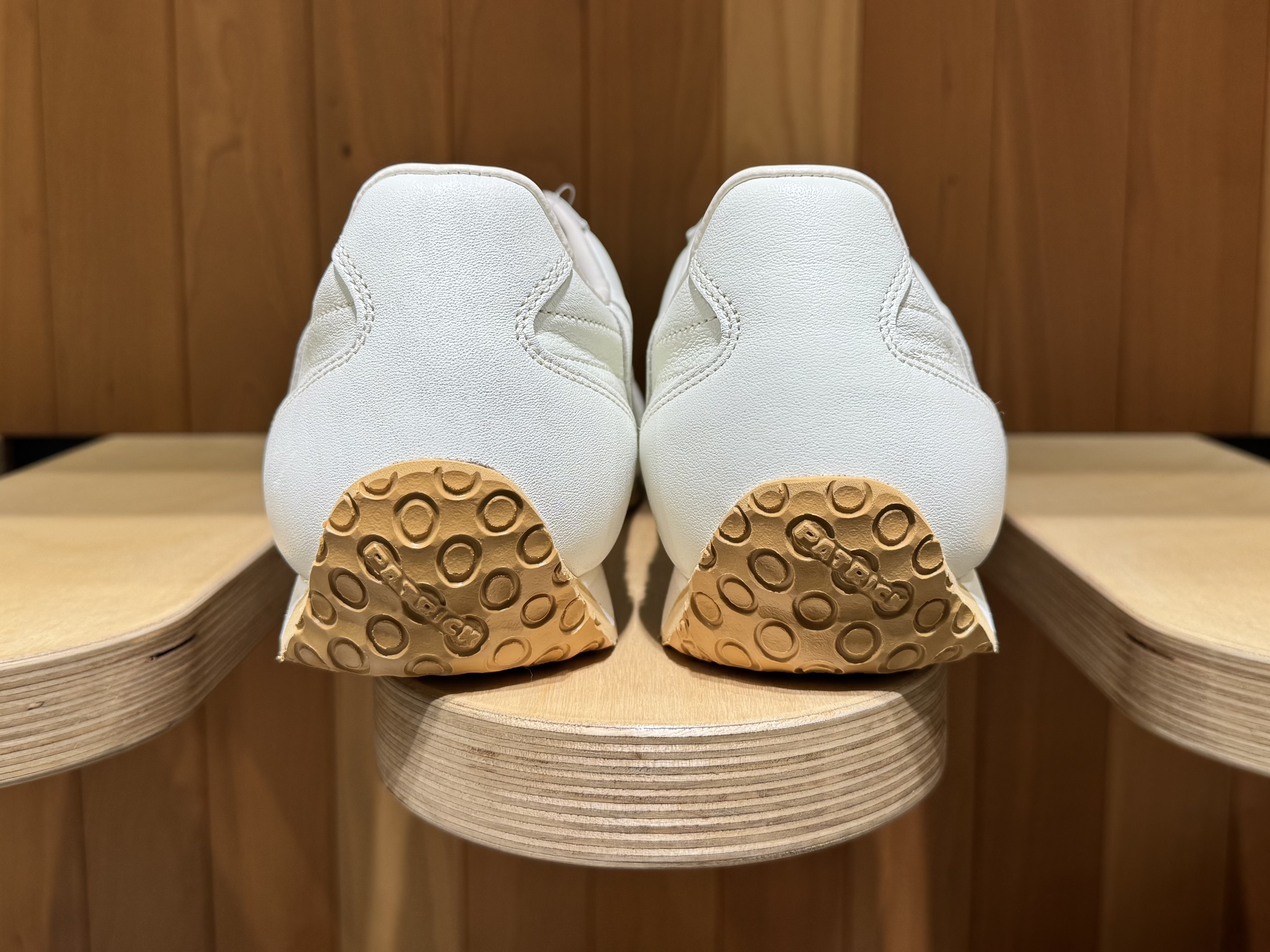 エクリュ。 77b370eda11cdb85a35325513d8221