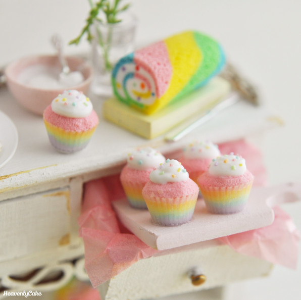 パステルカラーなケーキの棚セット完成しました Heavenlycake Miniatures