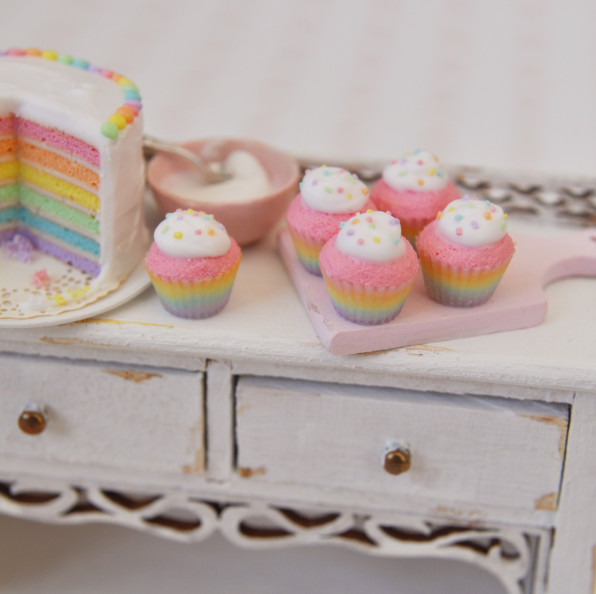 パステルカラーなおやつの台 Heavenlycake Miniatures パステルカラーなおやつの台 Heavenlycake Miniatures