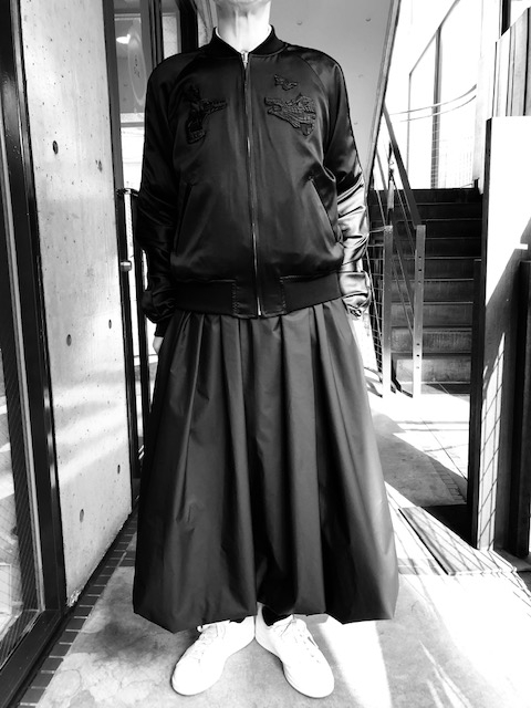 Noir Kei Ninomiya シルクサテンスカジャン ホワイト Noir Kei Ninomiya シルクサテンスカジャン ホワイト