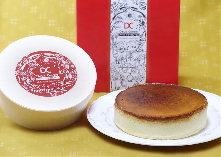 チーズケーキ　 今年も紅茶のチーズケーキがはじまりました。 生地には茶葉を