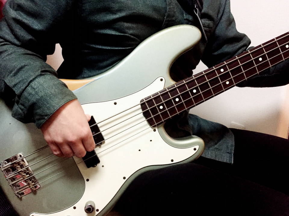 ベース あなたのベースの構え方は大丈夫 Btree Music School ベース あなたのベースの構え方は大丈夫 Btree Music School