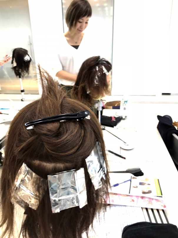 春におすすめ 気軽に出来るポイントデザインカラー 苫小牧美容室 Nonedge ヘアケアマイスター ステップボーンカット 小顔補正立体カット サロン Non Edge