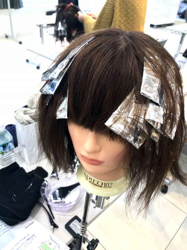 春におすすめ 気軽に出来るポイントデザインカラー 苫小牧美容室 Nonedge ヘアケアマイスター ステップボーンカット 小顔補正立体カット サロン Non Edge