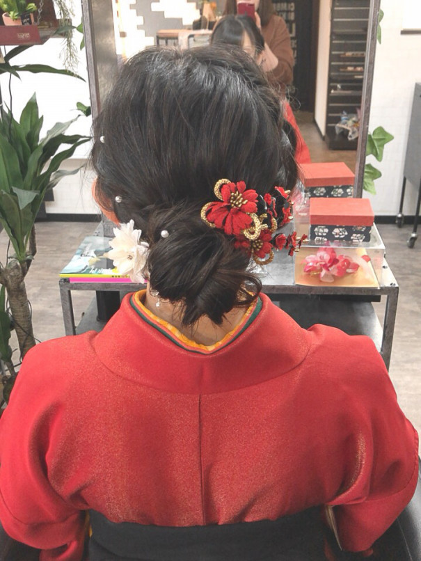 19年の苫小牧東高校卒業式のヘアセット 袴の着付けをさせていただきました ヘアケアマイスター ステップボーンカット 小顔補正立体カット サロン Non Edge