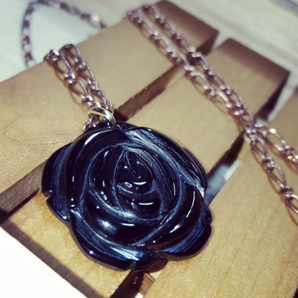 黒薔薇の愛 たけのこファクトリー広報部