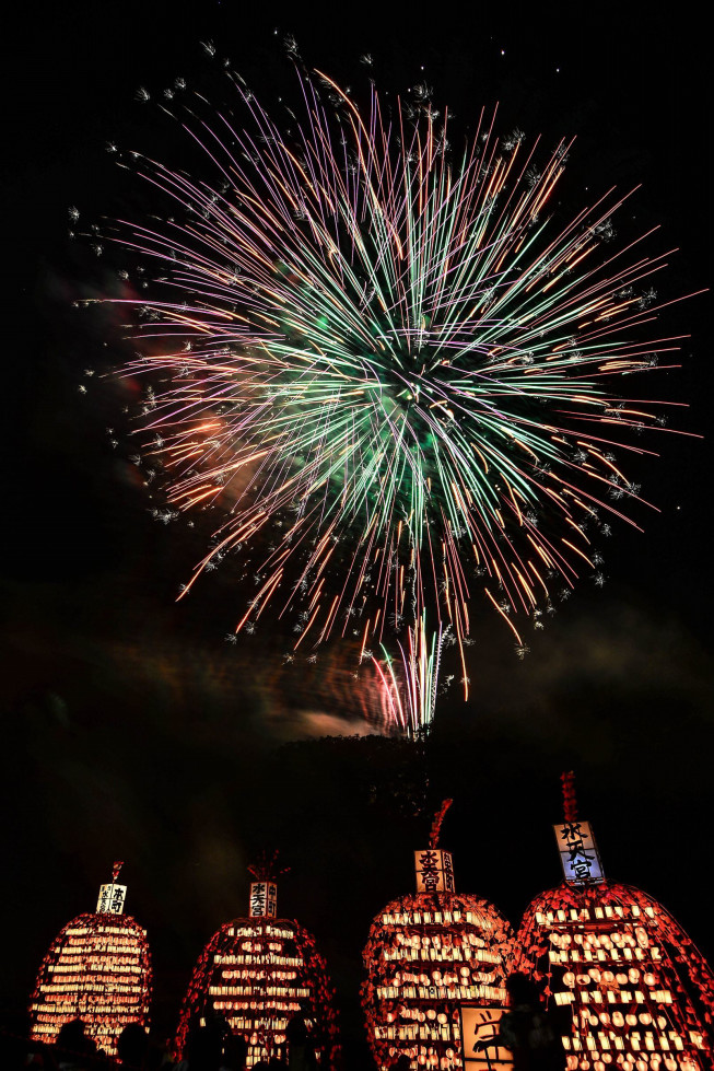 寄居玉淀水天宮 舟山車と花火が魅力 みかえりびじん S Ownd