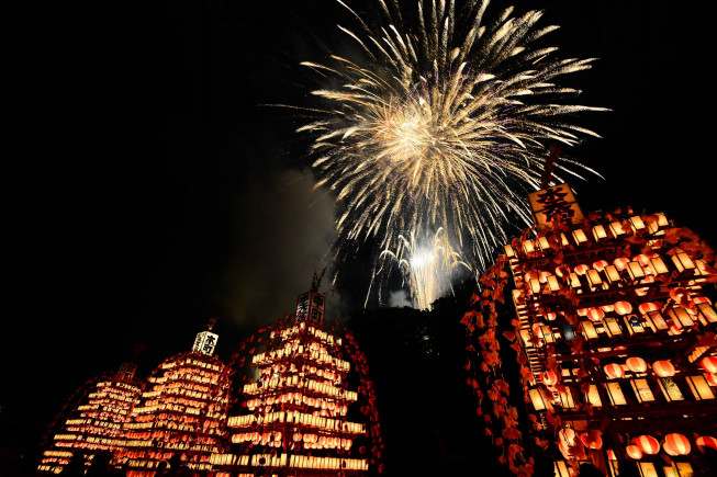 寄居玉淀水天宮 舟山車と花火が魅力 みかえりびじん S Ownd