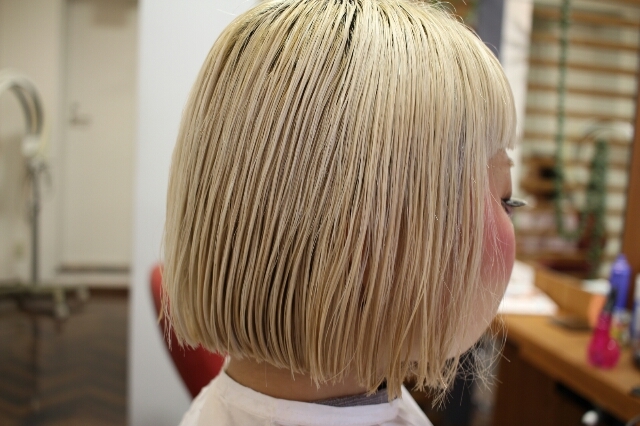 切りっぱなしボブにムラ感カラー。 | Satoshi motosawa DECOHAIR